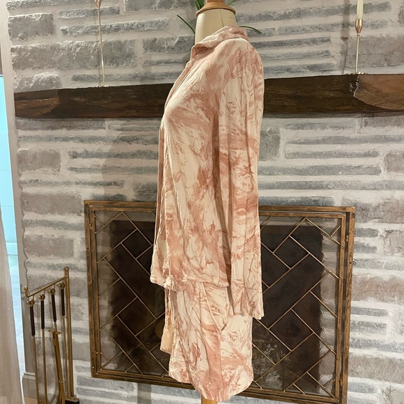 Pink marbled soft pajama top and shorts Soma - Picture 4 of 5